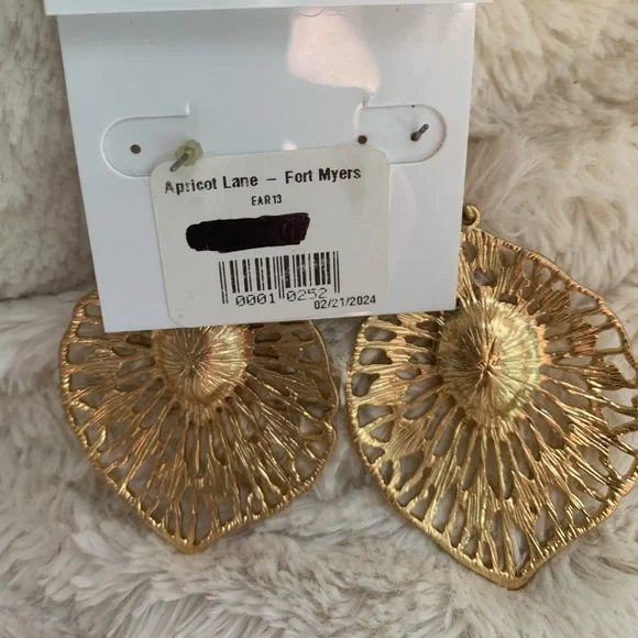 NEW Apricot Lane Boutique Fashion Gold Tone Color Earrings - Picture 4 of 4